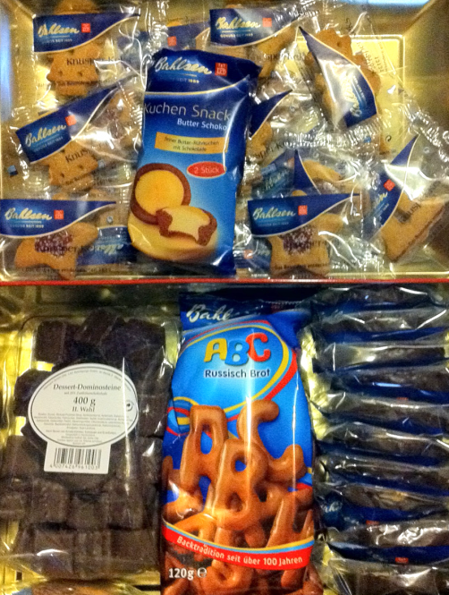 Geschenkkiste mit Bahlsengebäck und Dominosteine 